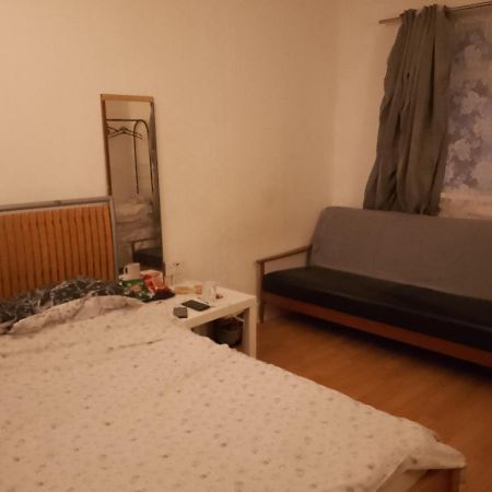 لندن Private Rooms In 3 Bedroom Flat!! المظهر الخارجي الصورة