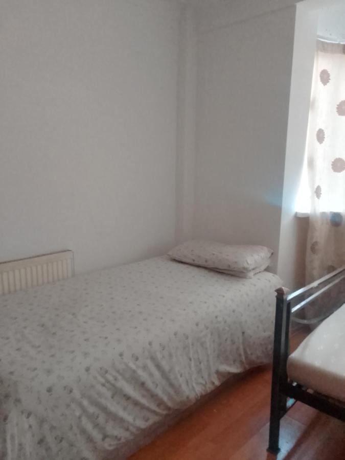 لندن Private Rooms In 3 Bedroom Flat!! المظهر الخارجي الصورة