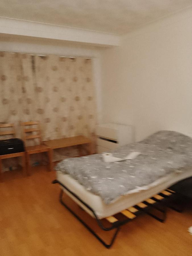 لندن Private Rooms In 3 Bedroom Flat!! المظهر الخارجي الصورة