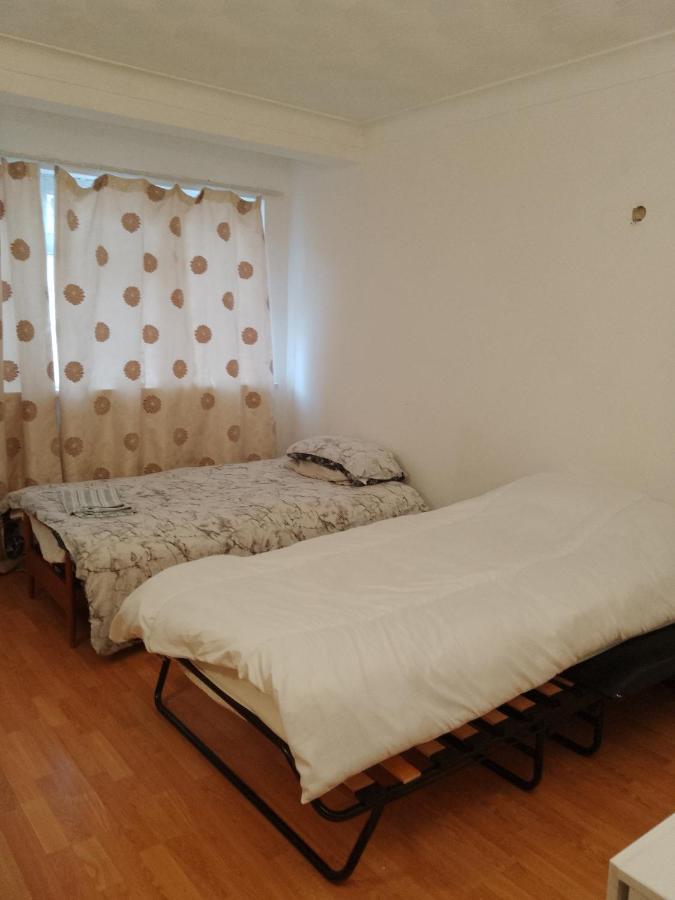 لندن Private Rooms In 3 Bedroom Flat!! المظهر الخارجي الصورة