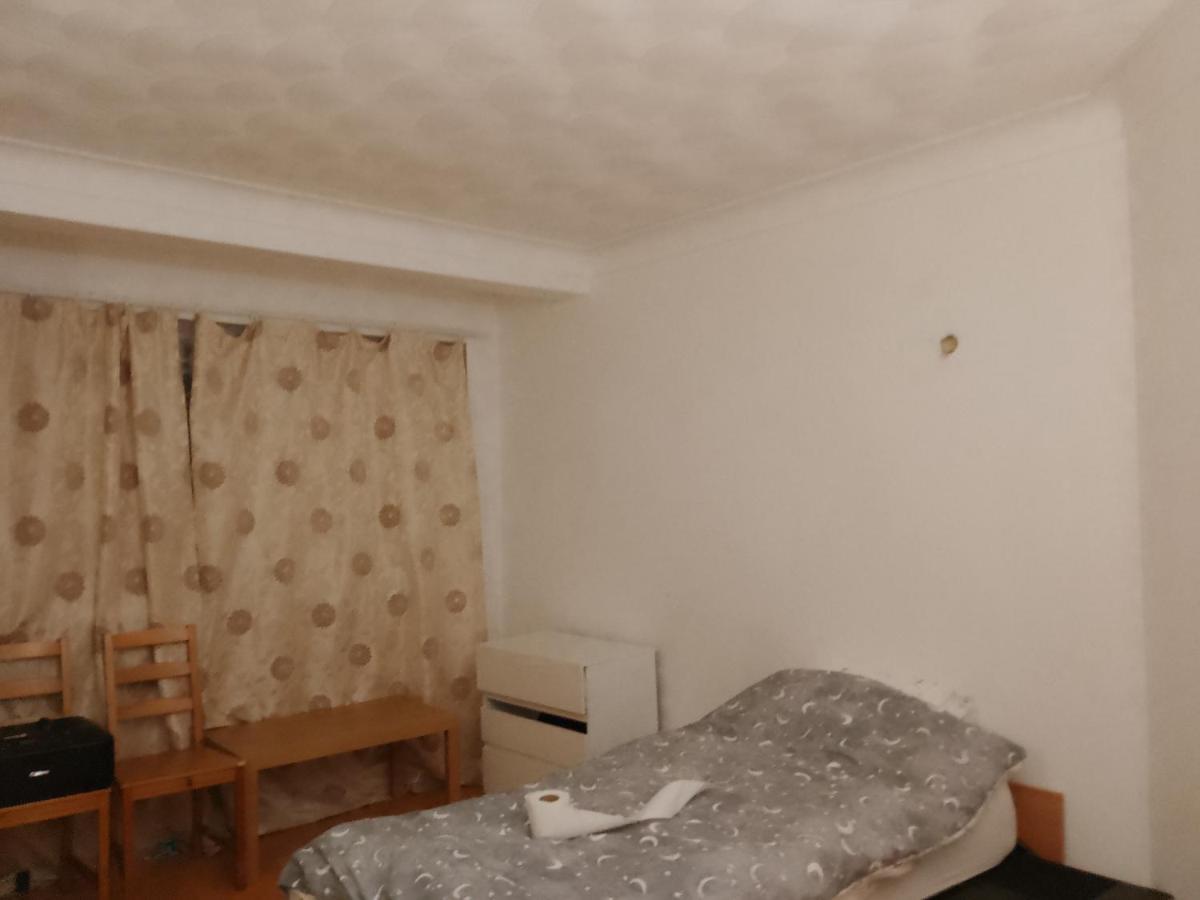 لندن Private Rooms In 3 Bedroom Flat!! المظهر الخارجي الصورة